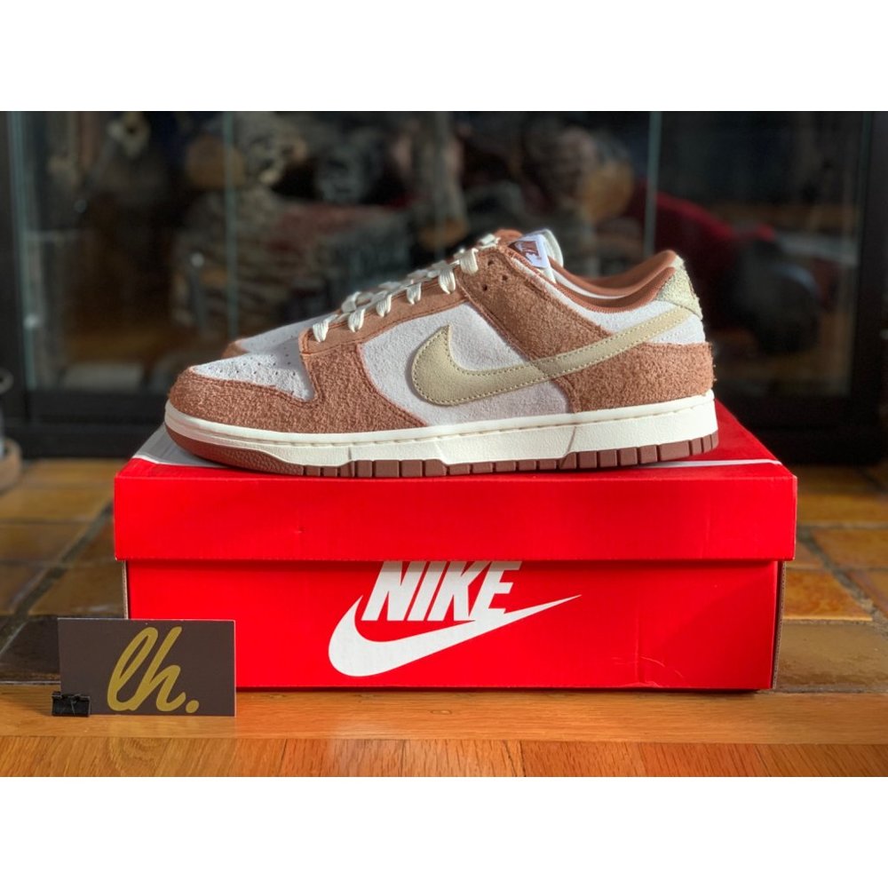 Sz 10 Nike Dunk Low “Medium Curry” Athletic Sneakers DD1390-100